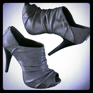 Simply Vera Gray Peep Toe Booties